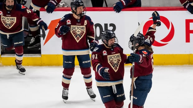 gosling-scores-on-ot-power-play-to-lift-the-victoire-past-the-fleet