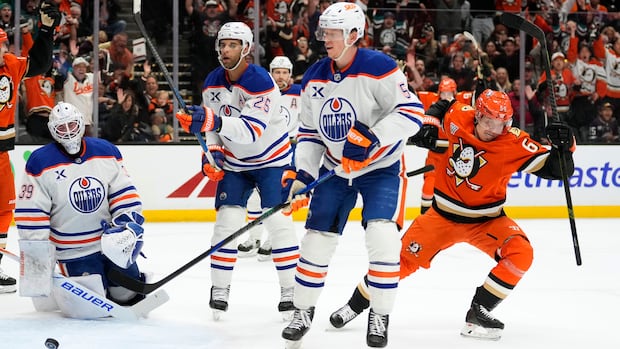mcdavid-scores,-but-oilers’-defence-leaky-to-trail-in-playoff-series-against-ducks